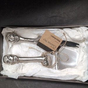 Two-Piece cheese skull knife set